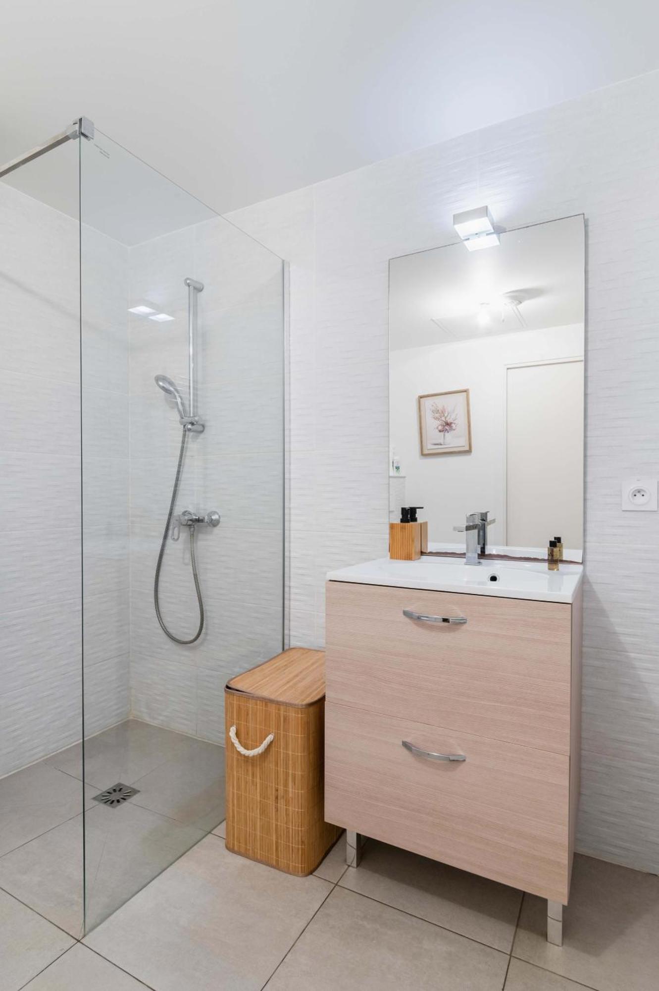 Appartement Lumineux Avec Terrasse Courbevoie - 4P - Flat-Guest Eksteriør billede